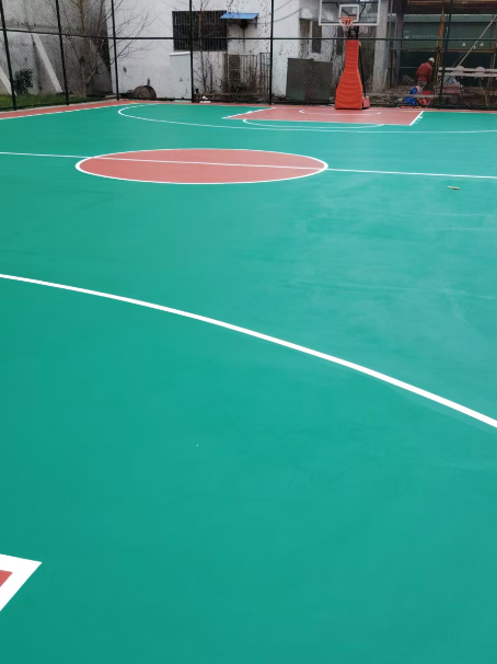 北镇 球场长期使用易出现地面开裂